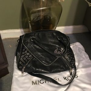 BLACK MICHAEL KORS LEATHER HANDBAG